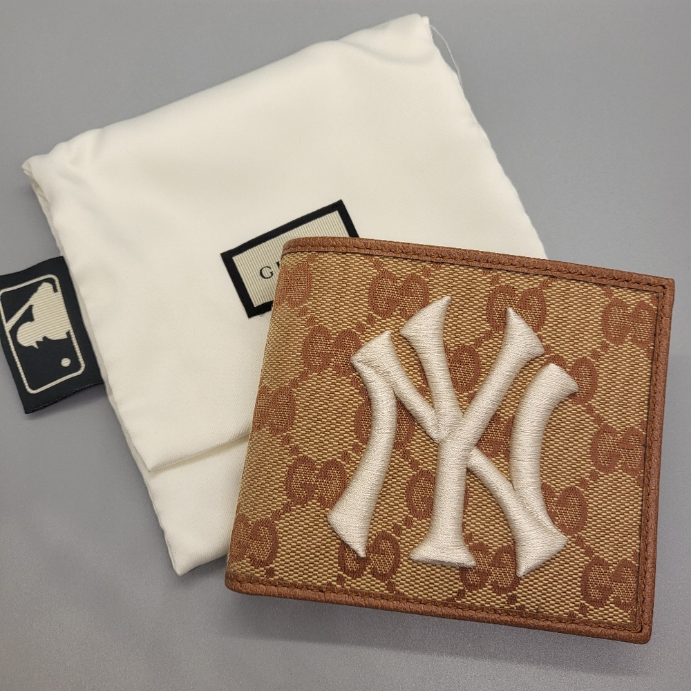 GUCCI X MLB NY YANKEES GG SUPREME BIFOLD WALLET
